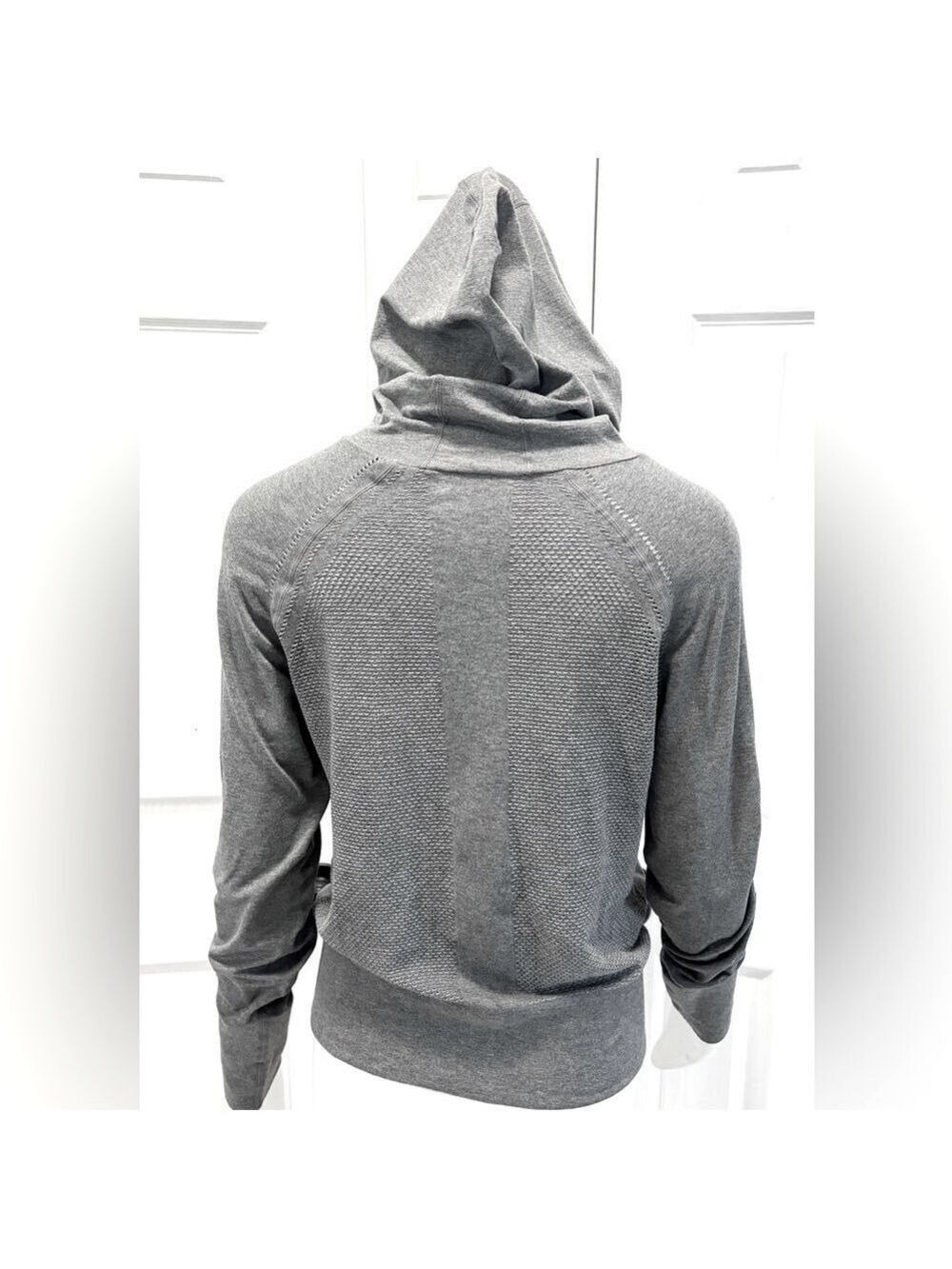 Fabletics Anna Seamless Hoodie NWT Long Sleeve Top Open Ventilation Size Large - Picture 8 of 16